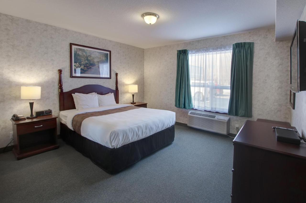 Ramada By Wyndham Edmonton Airport Hotel