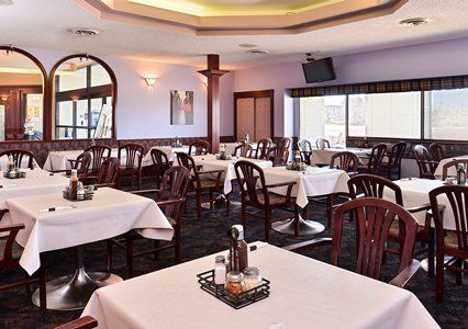 Ramada By Wyndham Edmonton Airport Hotel 3*