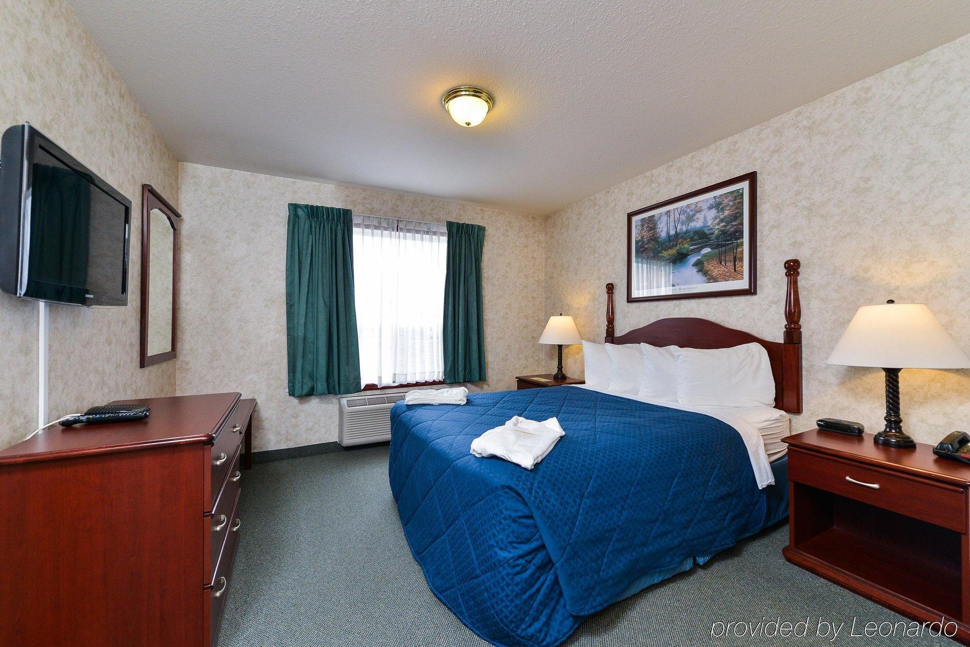 Ramada By Wyndham Edmonton Airport Hotel 3*