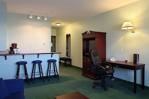 Ramada By Wyndham Edmonton Airport Hotel 3*
