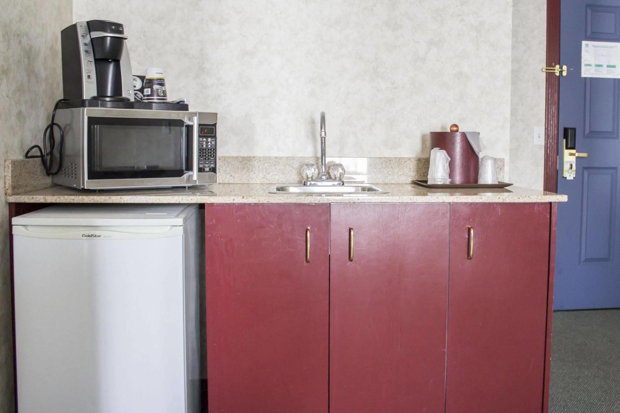 Ramada By Wyndham Edmonton Airport Hotel