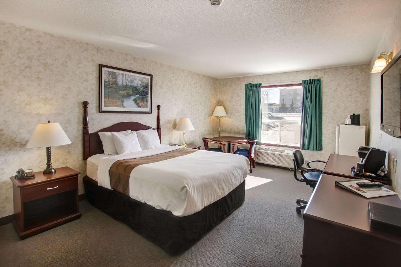 Hotel Ramada By Wyndham Edmonton Airport 3*
