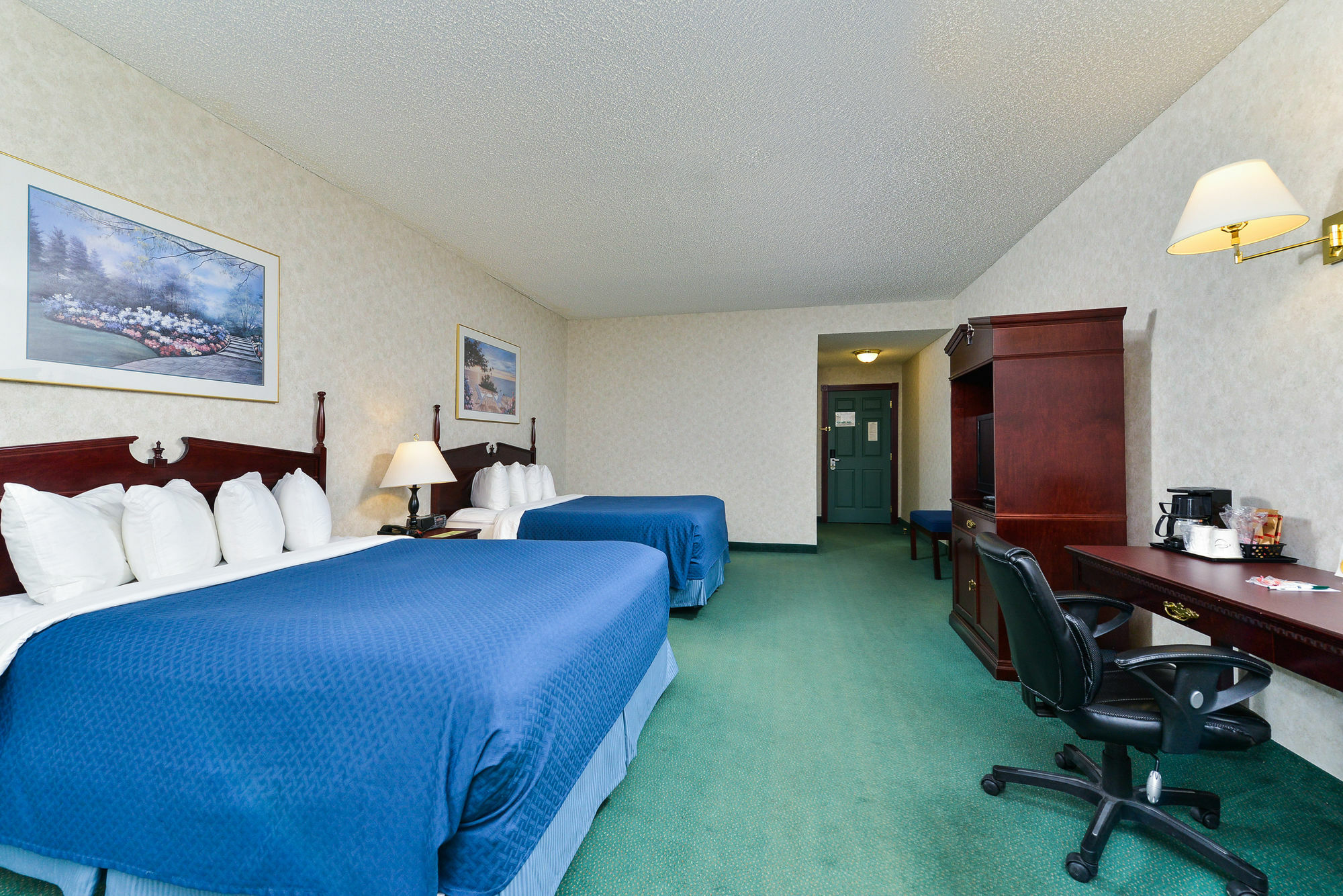 Hotel Ramada By Wyndham Edmonton Airport